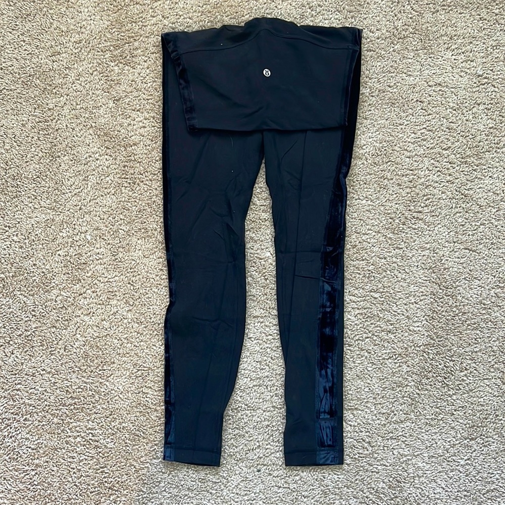 Special edition Black lululemon align with velvet detail